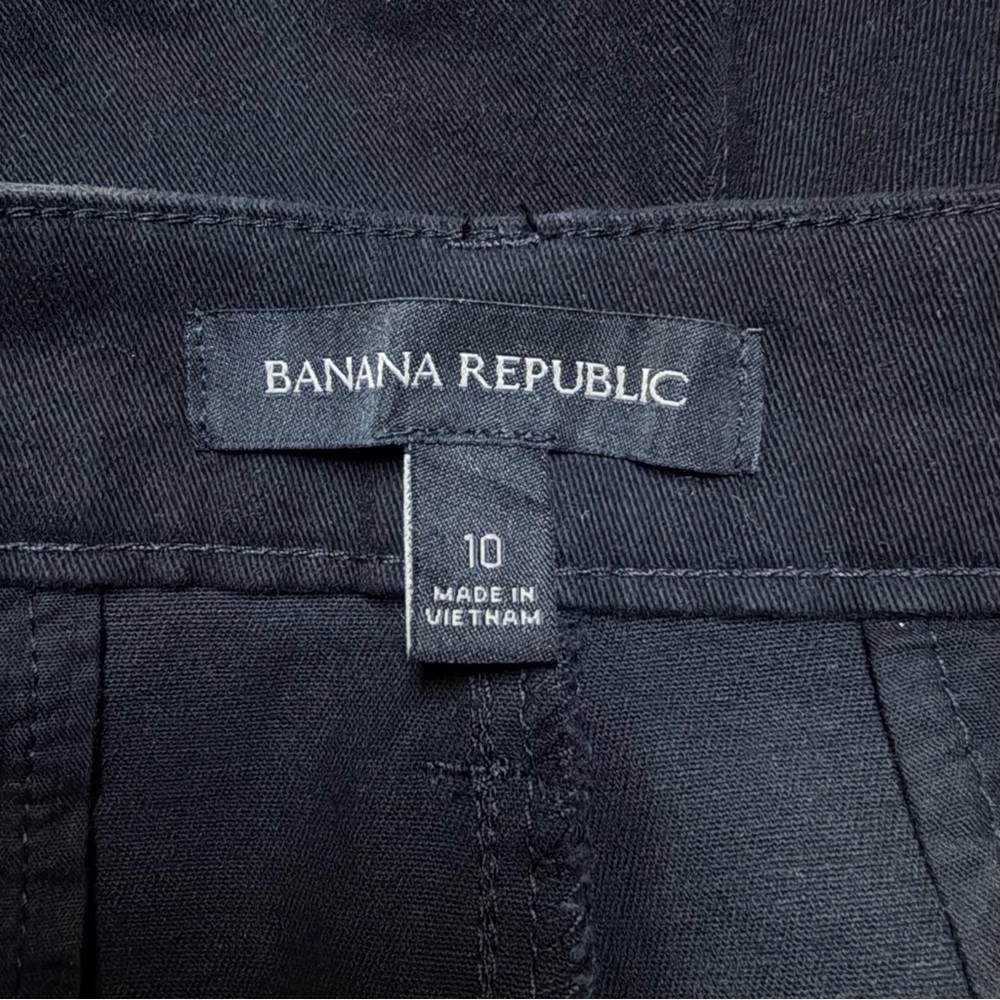 Banana Republic Pleated Front 5” Inseam Black Shorts - Picture 5 of 8